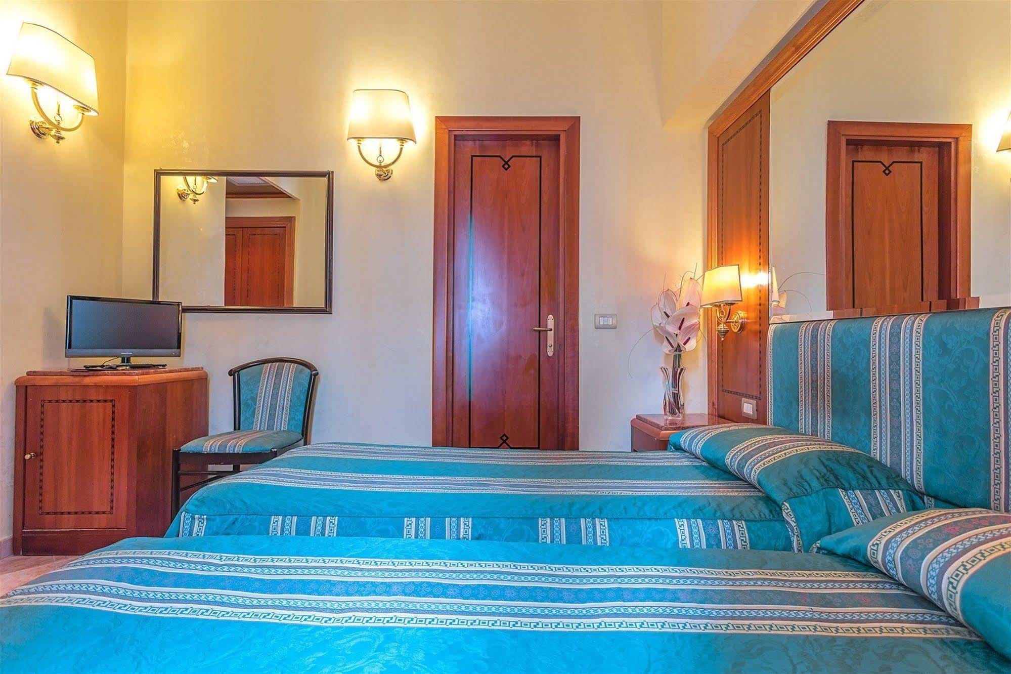 Raeli Hotel Lux Rome Exterior photo